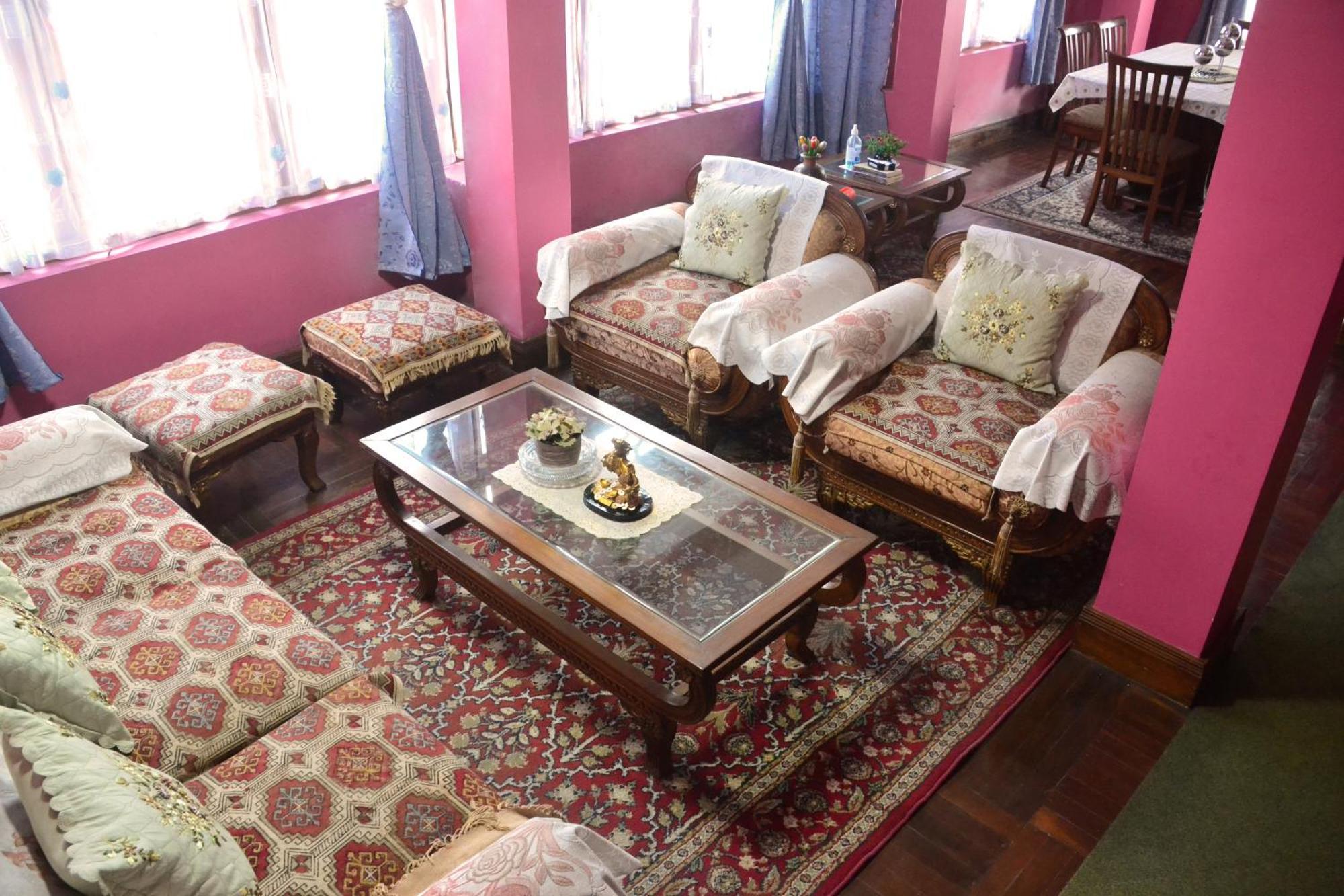 Salakha Homestay *